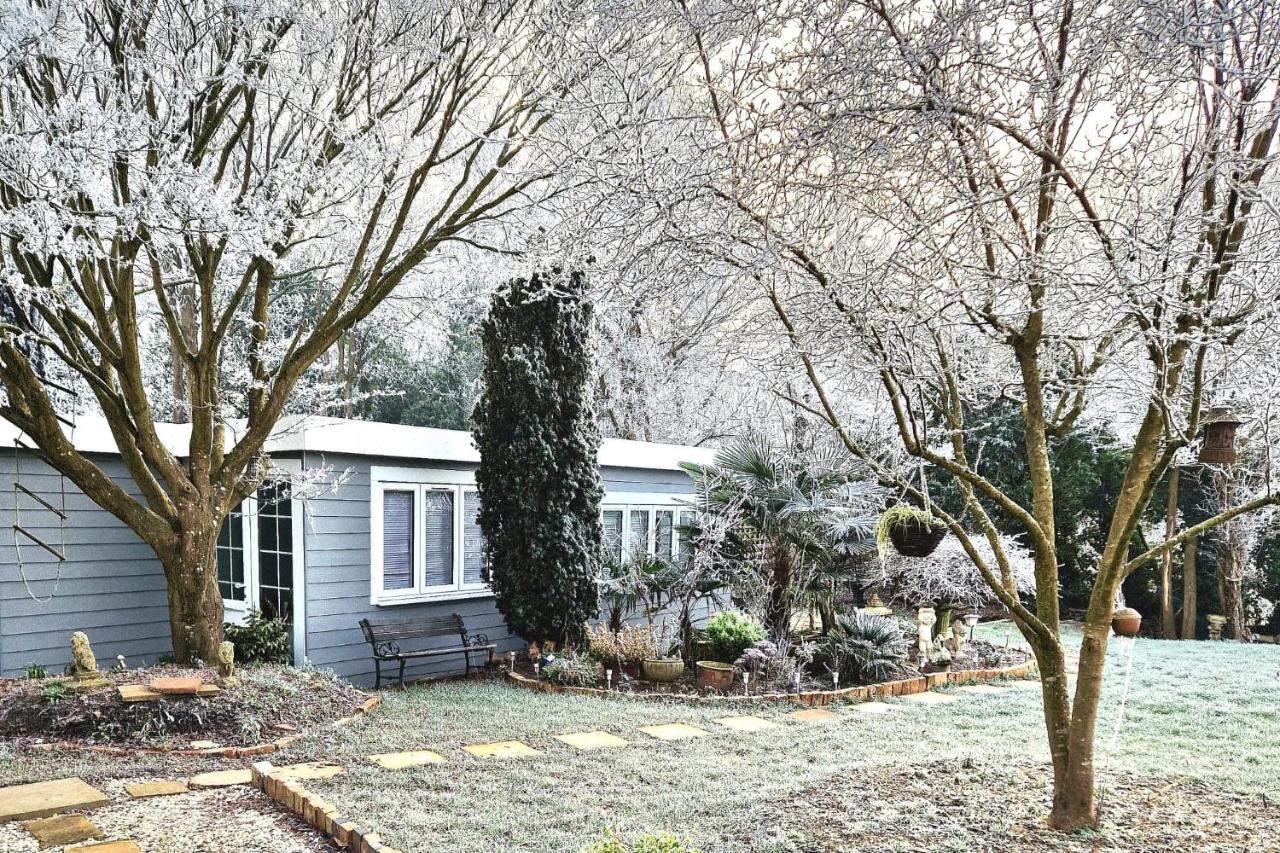 1 Bed Cottage-Museum View-Garden-Free Parking Вейбридж Экстерьер фото
